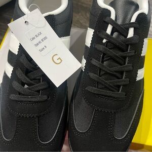 & Other Stories Black and White Women's Sneakers